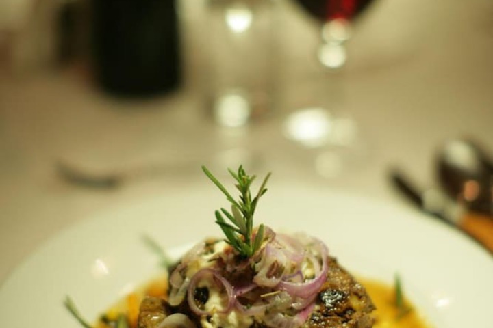 Dining 36 of 54