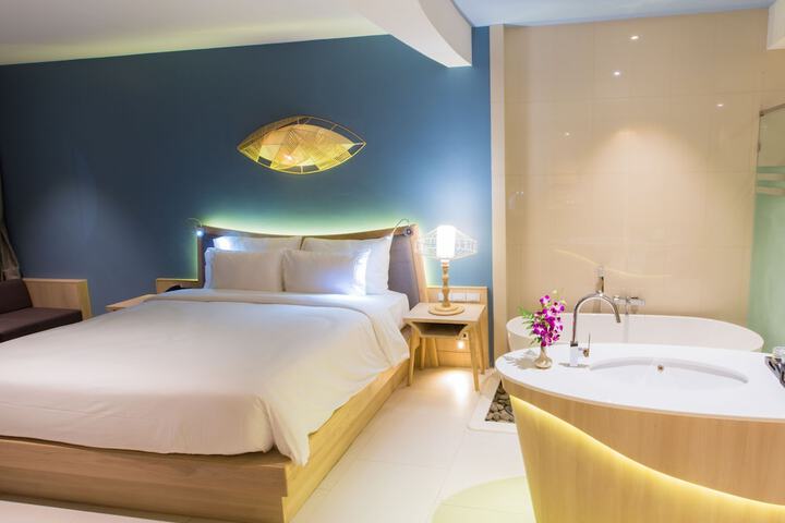 Room 4 of 91
