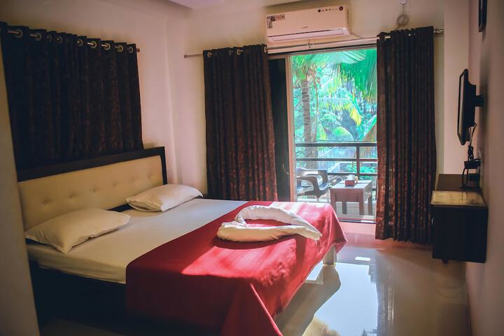 Room 6 of 28