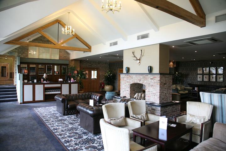Entrance & Lobby
