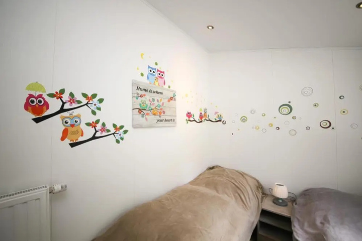 Room 8 of 16