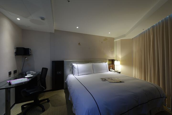 Room 10 of 41