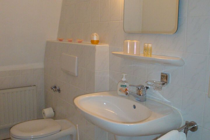 Room 1 of 6