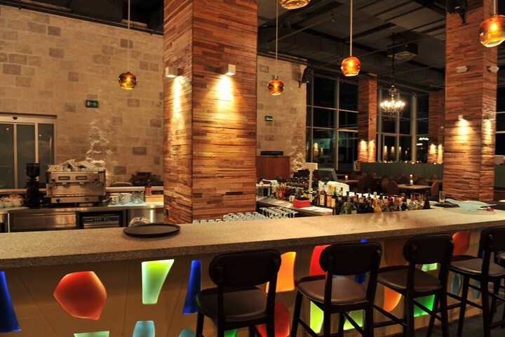 Lounge 98 of 114