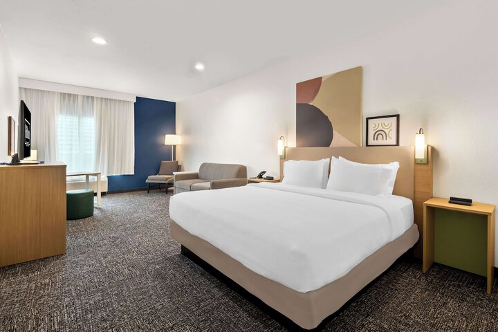 Room 28 of 46