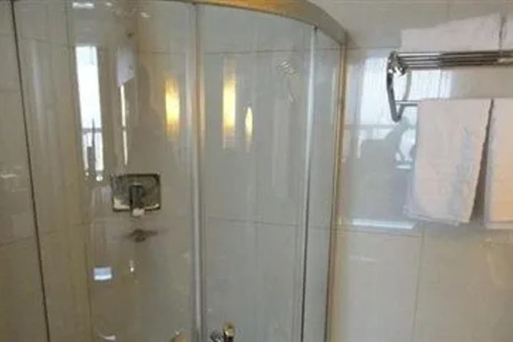 Room 9 of 20
