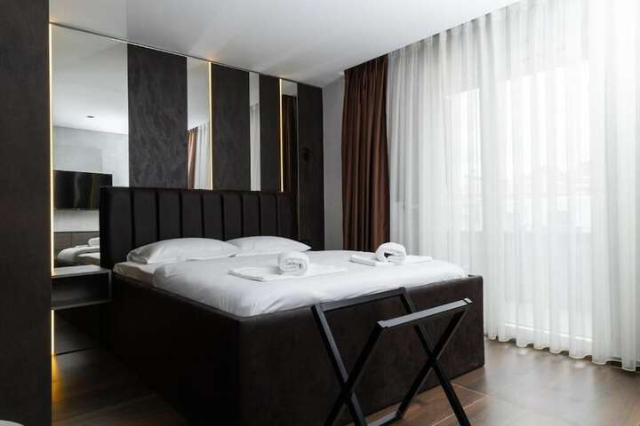 Room 9 of 36