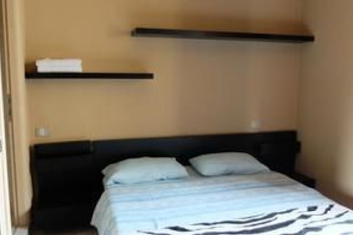 Room 8 of 11