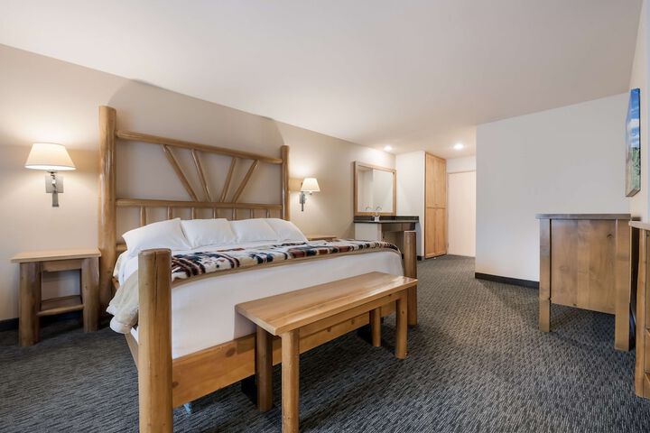 Room 30 of 65