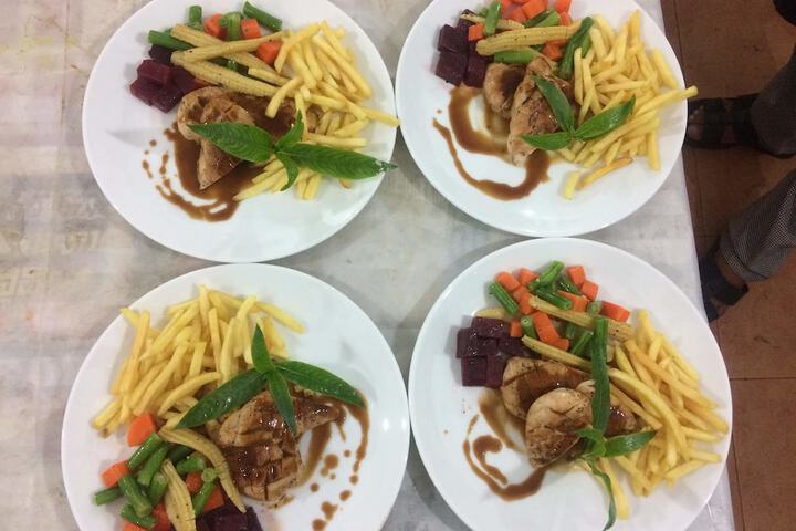 Dining 16 of 24