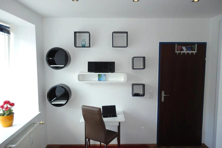 Room 9 of 12