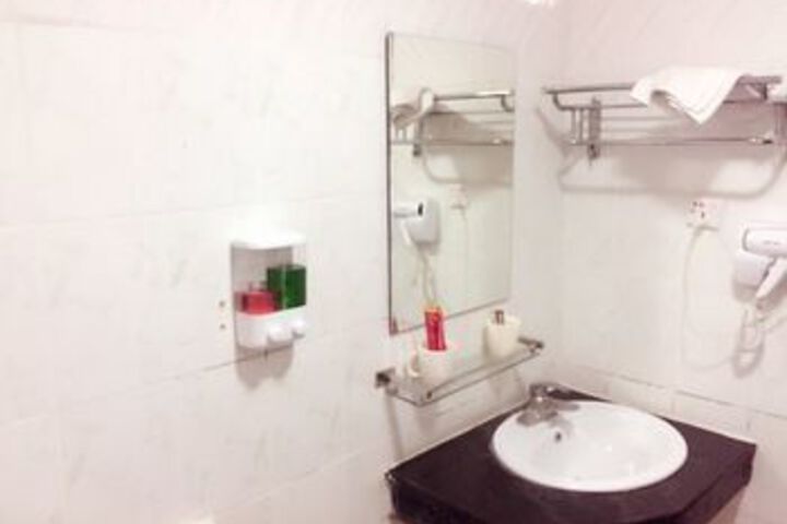 Room 6 of 30