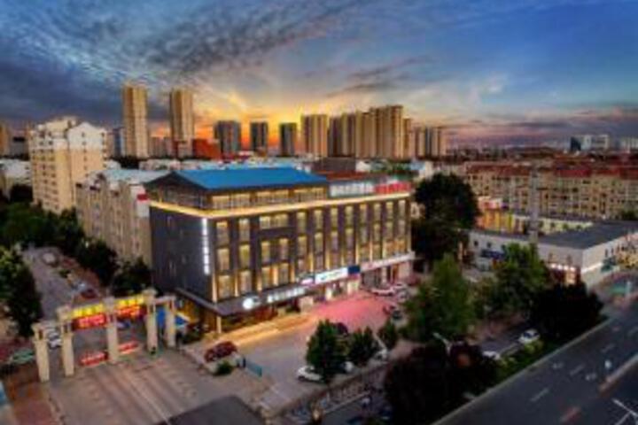 Wuduo Lanyue Hotel (Baoding Military Academy Square Hebei University Store)