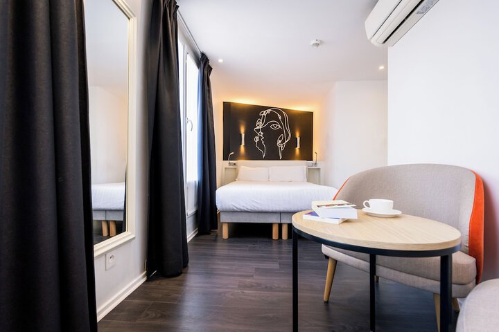 Room 18 of 109