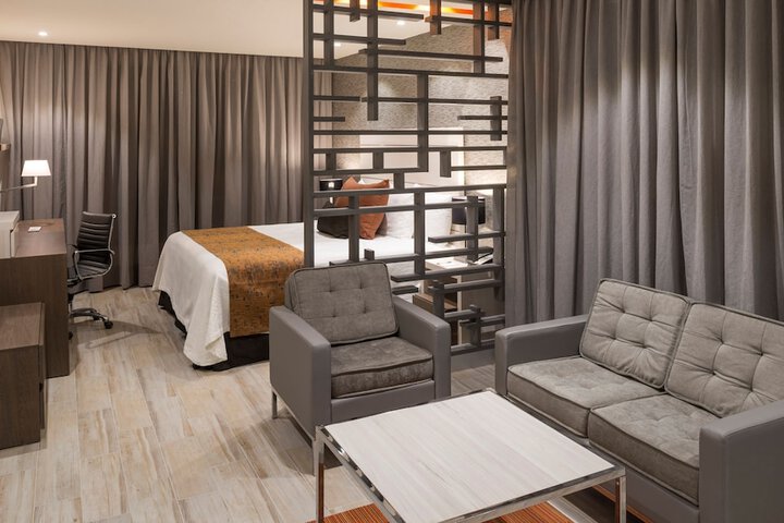 Room 26 of 65