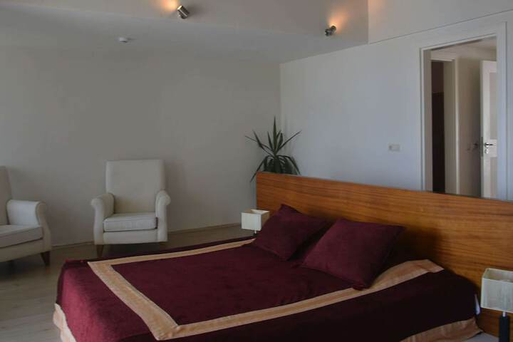 Room 6 of 16