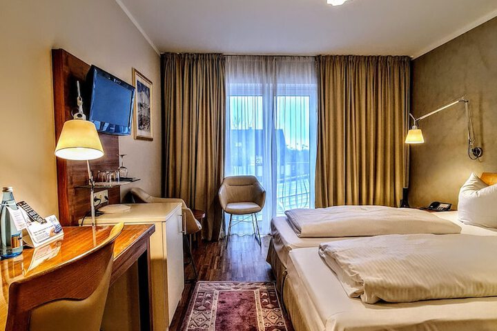 Room 4 of 44