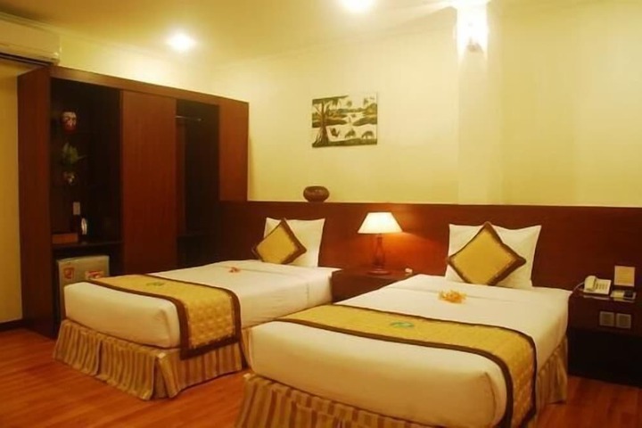 Room 9 of 33