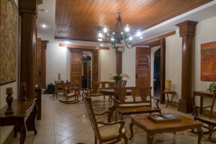 Guest Lobby