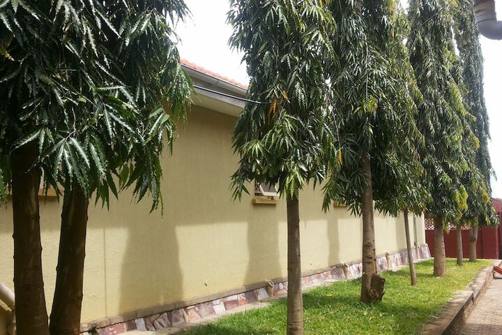Hotel Exterior 70 of 78