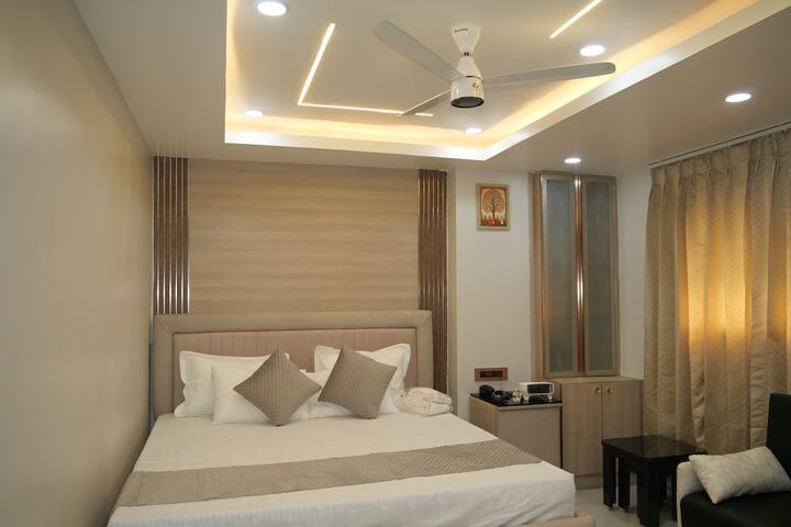 Room 12 of 36