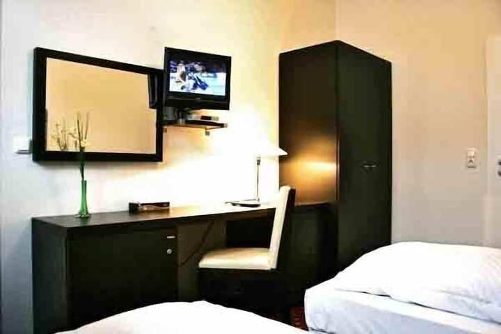 Room 13 of 29