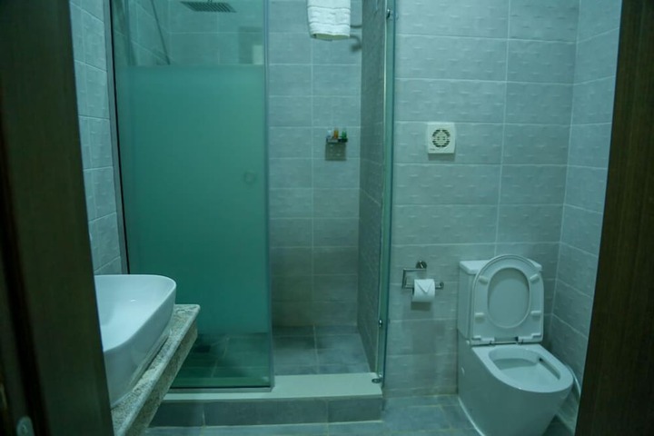 Room 10 of 19