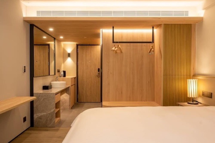 Room 10 of 25