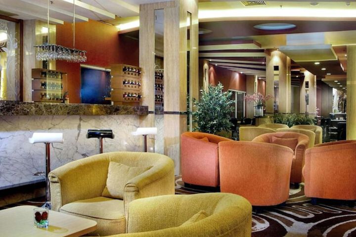Entrance & Lobby
