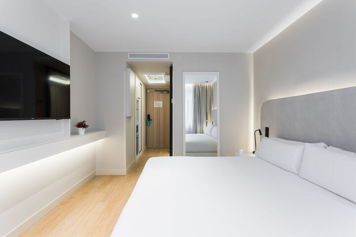 Room 33 of 109