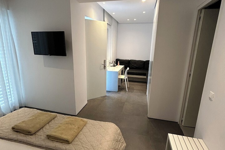 Room 85 of 283