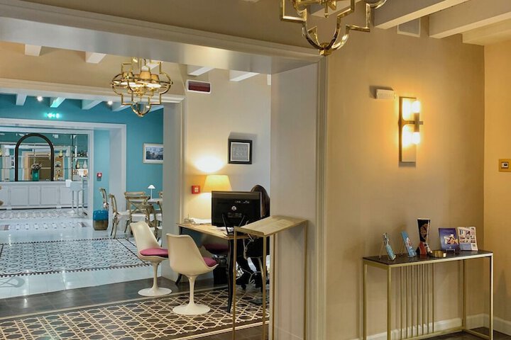 Entrance & Lobby