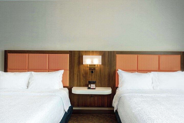 2 Queen Beds Hearing Accessible (11 of 11)