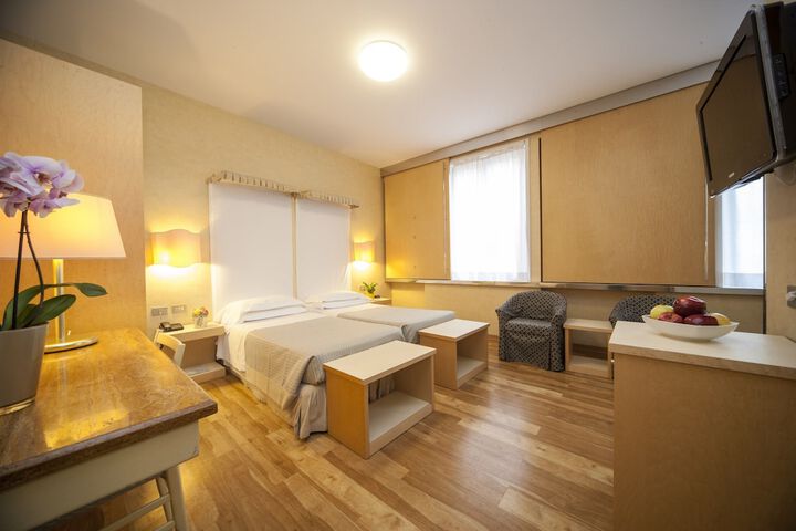 Room 8 of 40