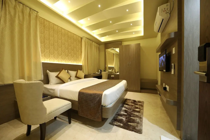 Room 4 of 10