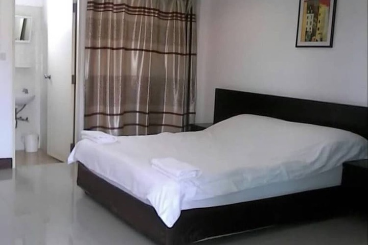 Room 3 of 34
