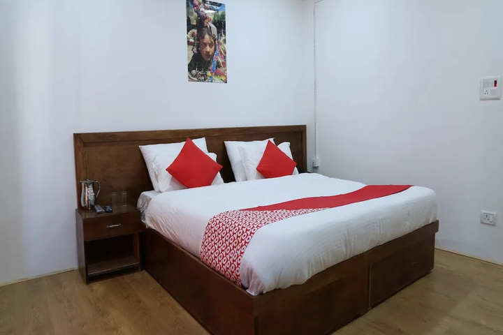 Room 6 of 11