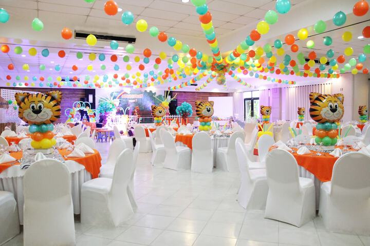 Ballroom/Hall 52 of 64