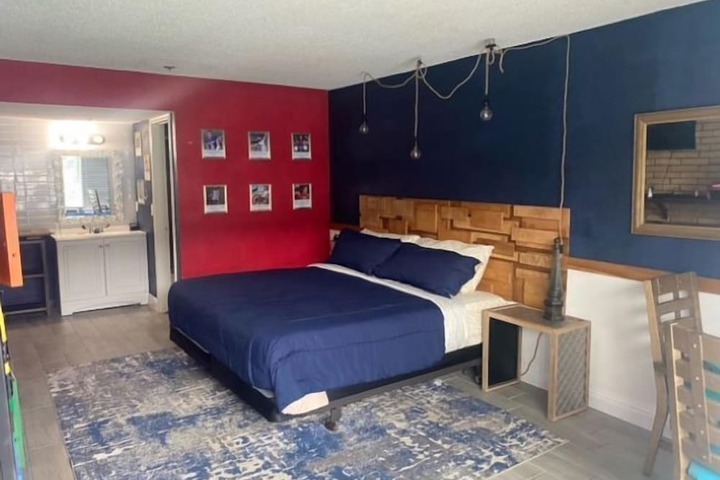 Room 17 of 24