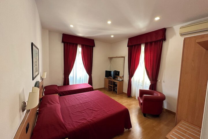 Room 7 of 42