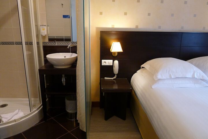 Room 34 of 59