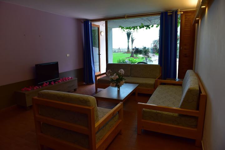 Room 12 of 28