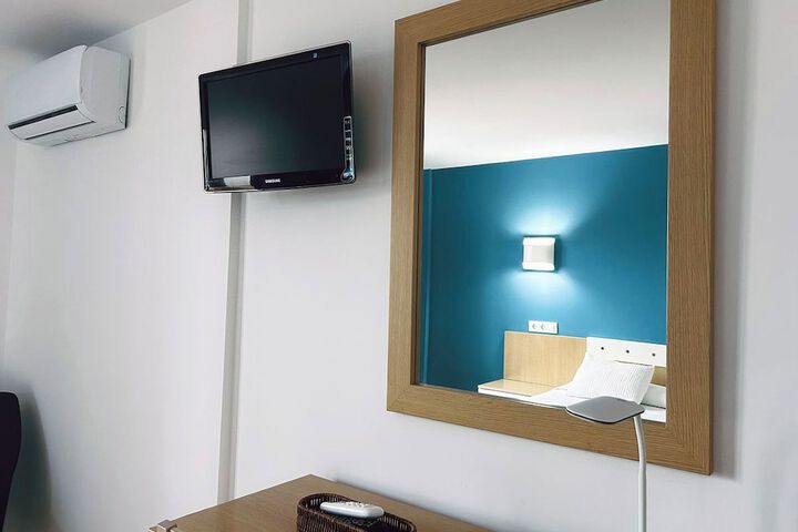 Room 16 of 76