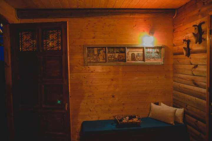 Room 12 of 26