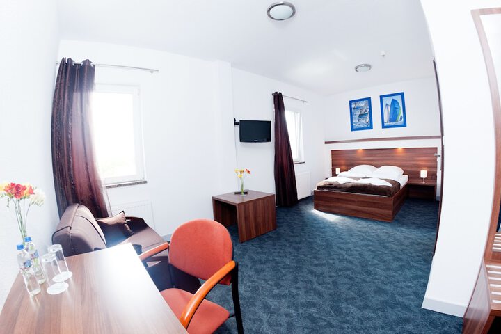 Room 8 of 38