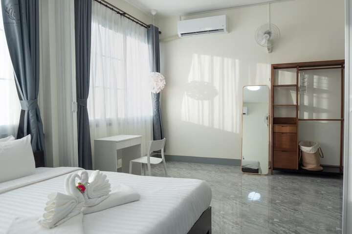 Room 18 of 272