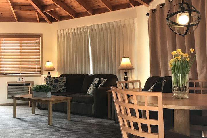 Room 16 of 76
