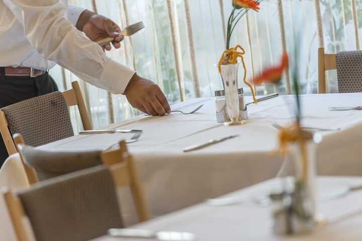 Dining 40 of 48