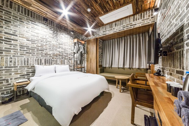 Room 16 of 57