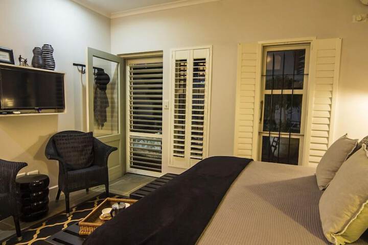 Room 2 of 36